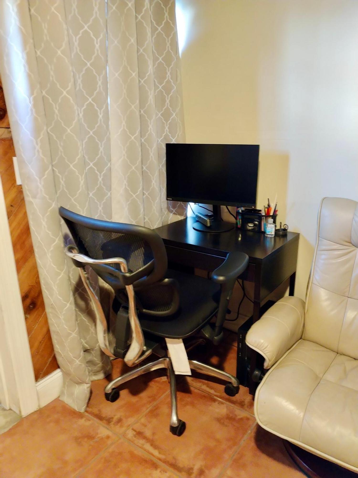 Cozy In Quite Zone Apartment *