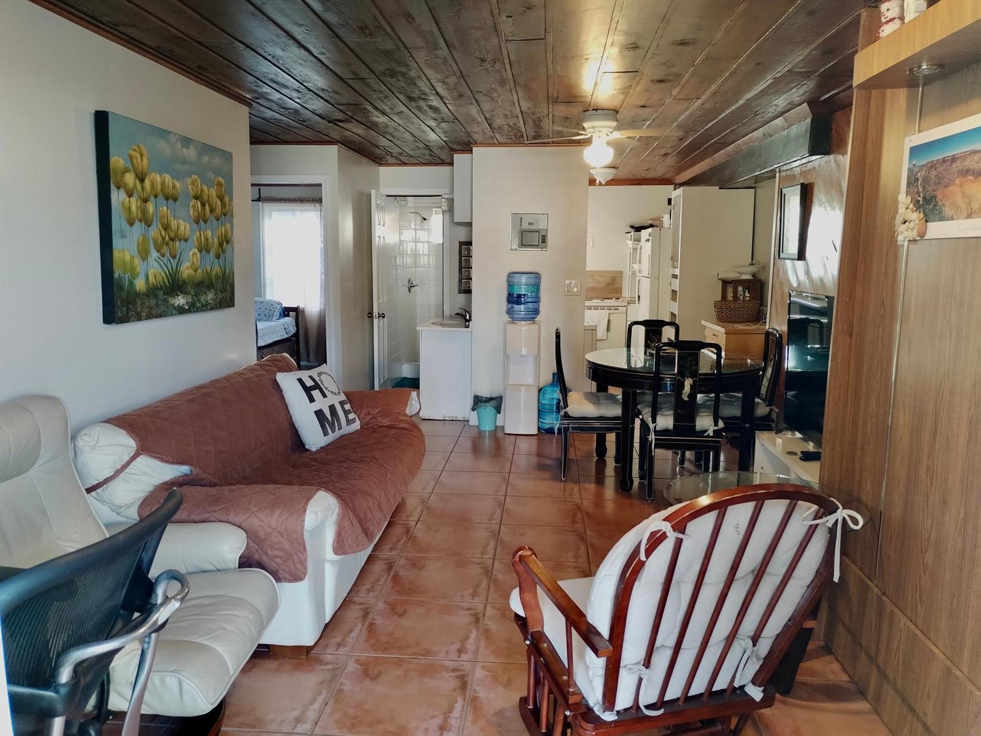 Cozy In Quite Zone Apartment *